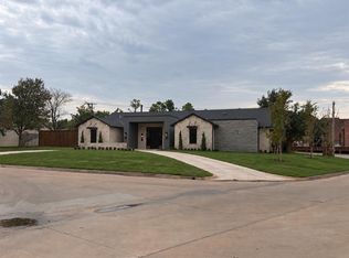 1601 Randel Rd, Nichols Hills, OK 73116