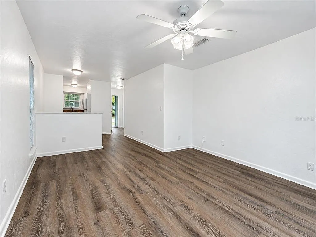 2 bed, 1.0 bath, 1028 sqft, $1,300 — Photo 2