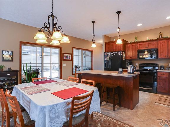 5th image of 2520 E Winston Cir