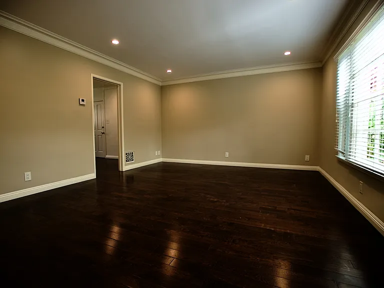 435 N Van Ness Ave #1/4 — Photo 2