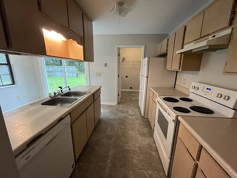 1315 Crossgate Ct — Photo 4