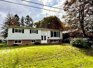 355 Oak St, Gananoque, ON K7G2R7