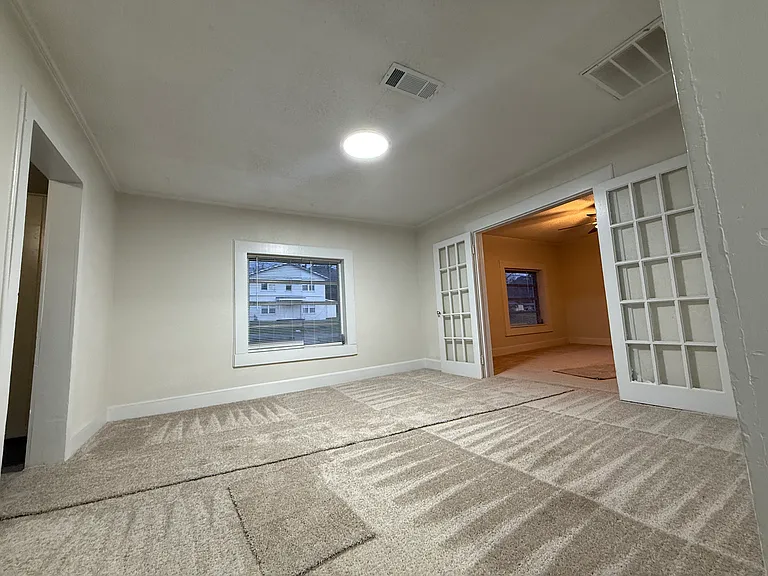 231 N Cotton St — Photo 2