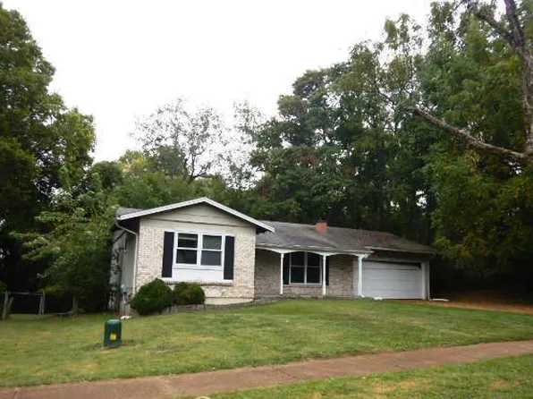 11620 Petite Chalet Dr, Saint Louis, MO 63138