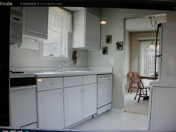 4th image of 1328 Truman Pl