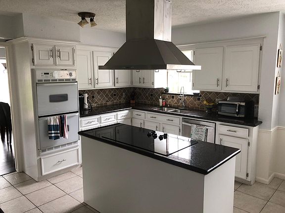Gorgeous huge kitchen with granite counters and ceramic tile