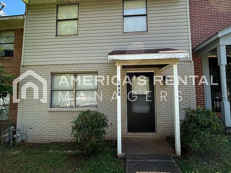 2422 Hampstead Dr — Photo 1