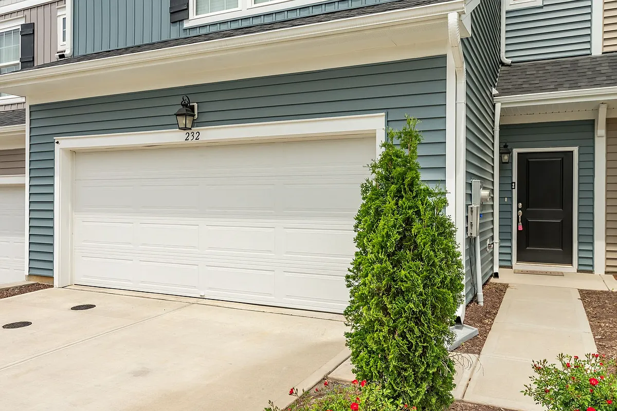 Building Photo - 232 Shingle Oak Rd