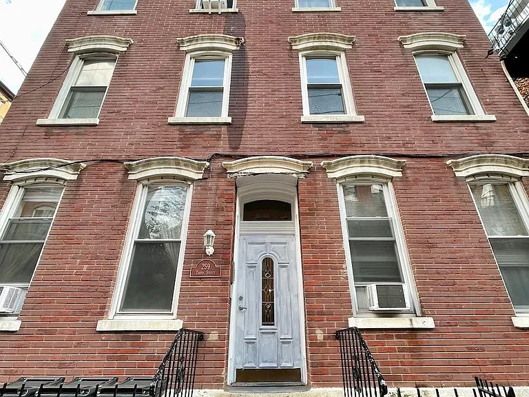 259 3rd St #6 — Photo 17