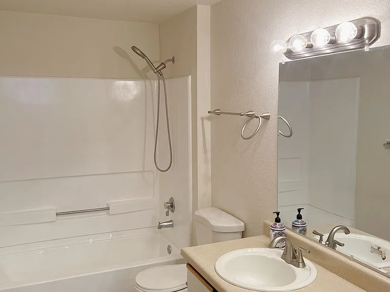 Kruse Villa Apartments — Photo 36