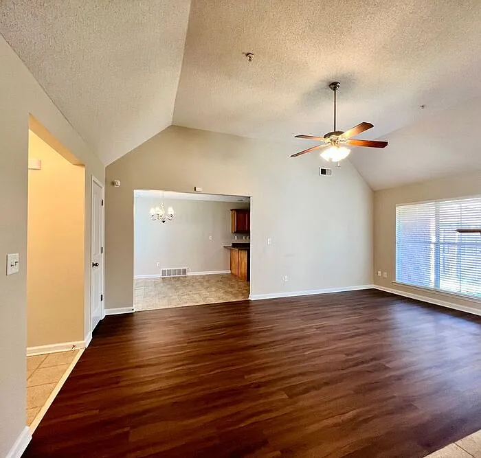 2 bed, 2.0 bath, 1426 sqft, $1,650 — Photo 3