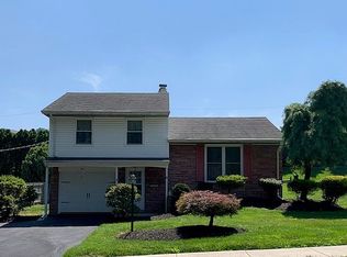 4 Cherrywood Rd, Wyomissing, PA 19610