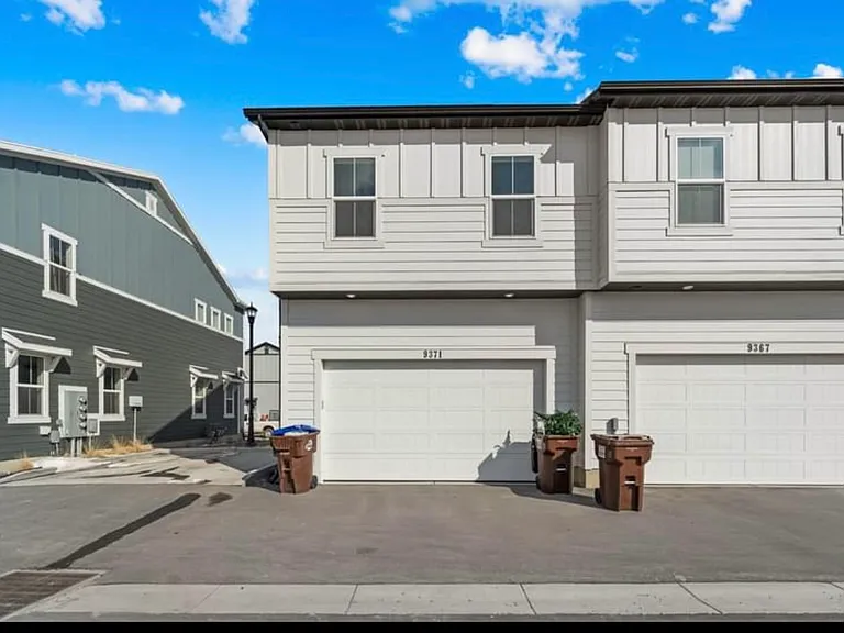 9352 N Vernham Ln — Photo 2