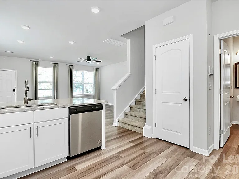 720 Herlong Ave — Photo 12