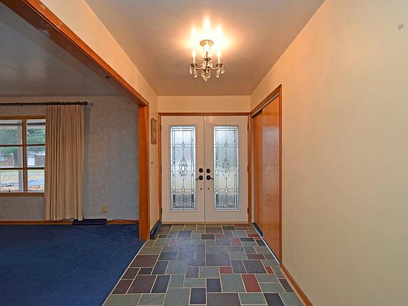 3rd image of 502 Alvina Ln