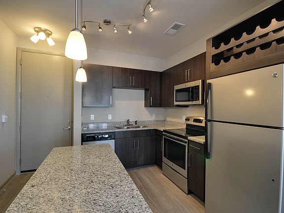 5th image of 2000 Front St #10102