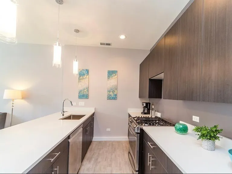 2424 W Fillmore St #1 — Photo 6