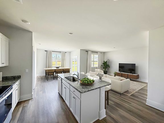 3rd image of 212 Legare St