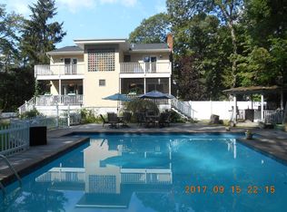 18 Beverly Ct, Moriches, NY 11955
