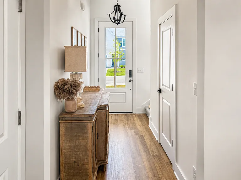 216 Panther Dr — Photo 2