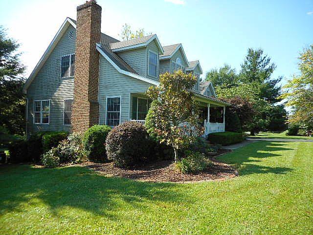 Cape Cod on corner lot