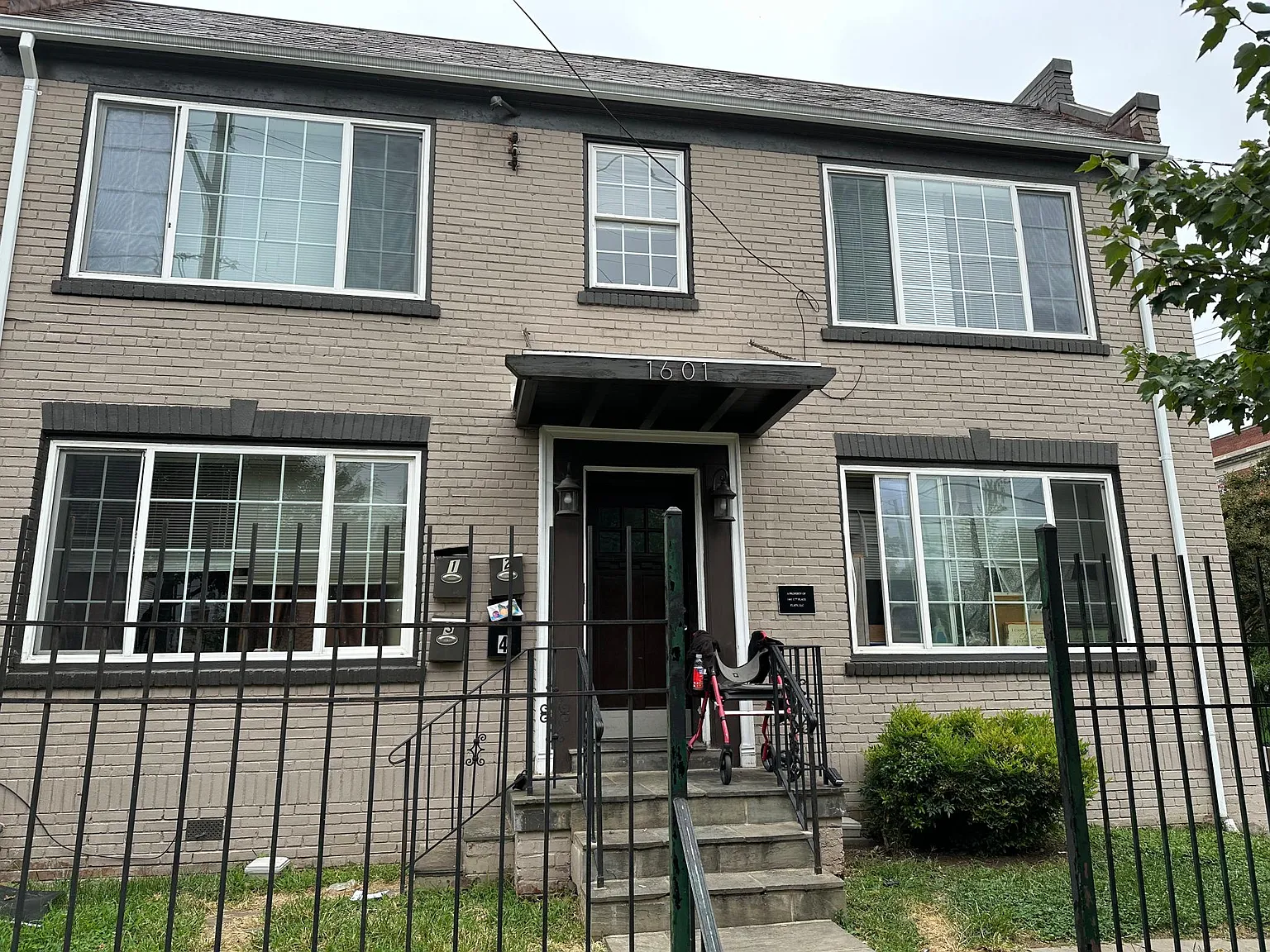 3 bed, 1150 sqft, $2,200 — Photo 2