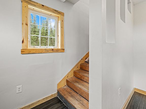 4th image of 2500 Maria St