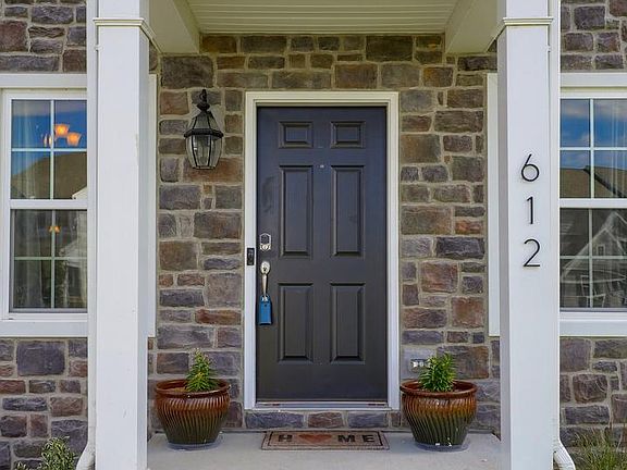 3rd image of 612 Warminster Ln
