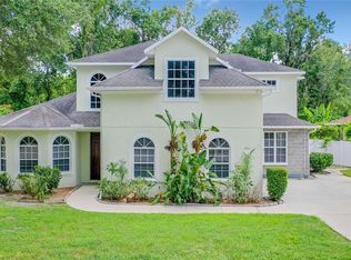 2011 River Crossing Dr, Valrico, FL 33596