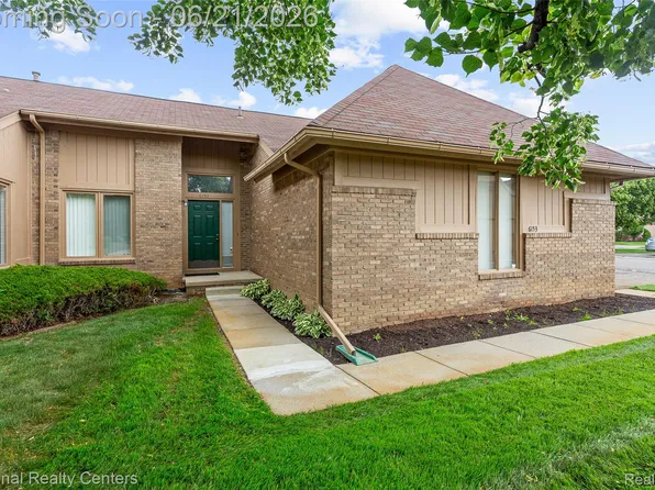 6153 Westbrooke Dr, West Bloomfield, MI 48322