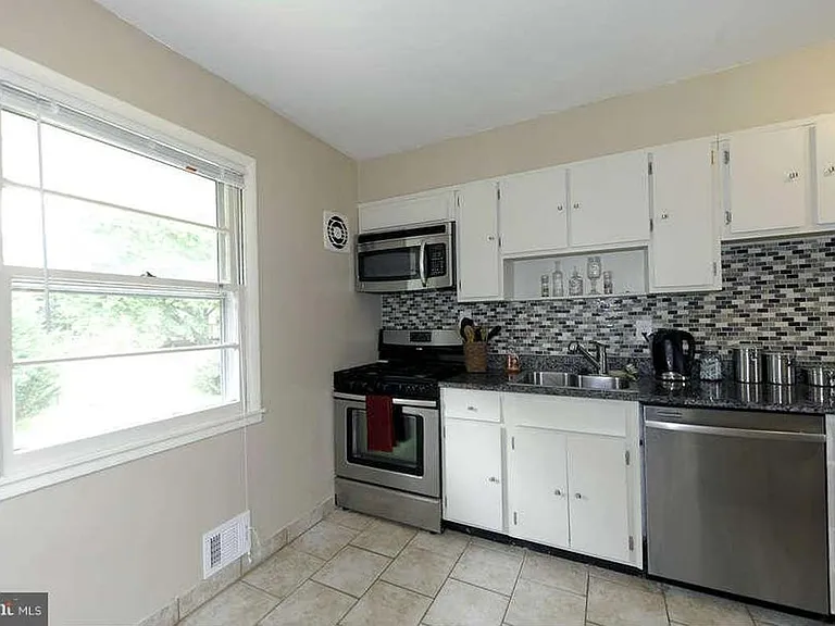 7408 Fairchild Dr — Photo 10