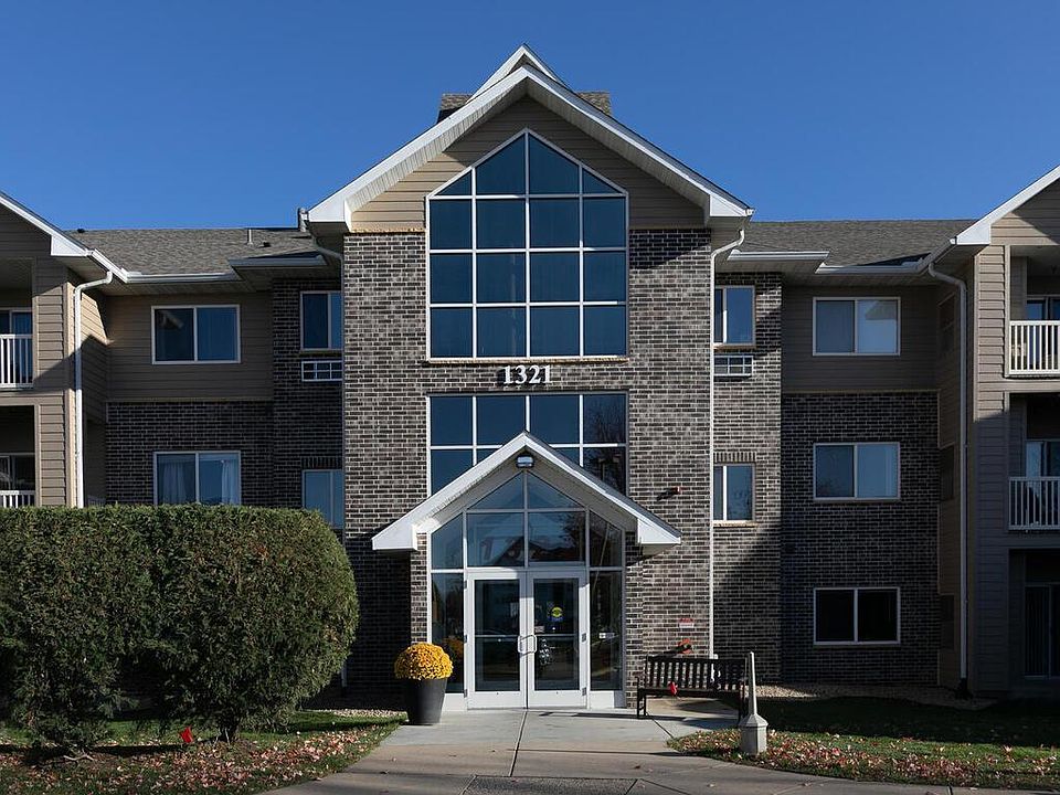 1st image of 1321 Lake Dr W APT 320