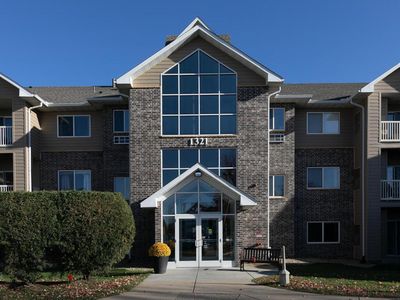 1321 Lake Dr W APT 320, Chanhassen, MN, 55317