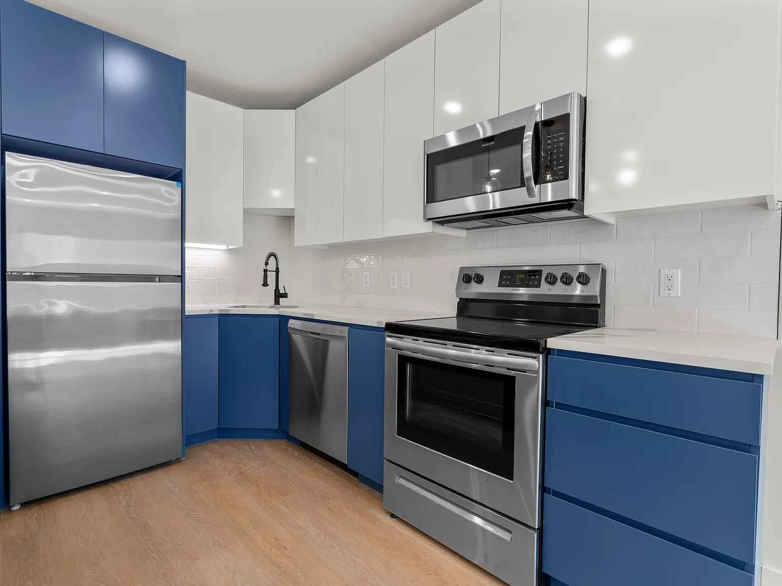 2 bed, 1111 sqft, $2,300 — Photo 1