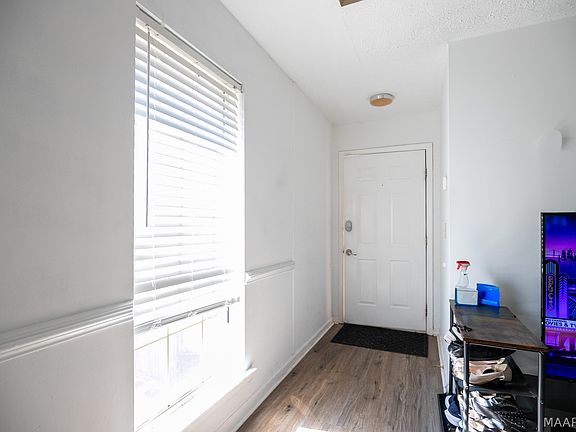 3rd image of 8209 Royal Oak Ct
