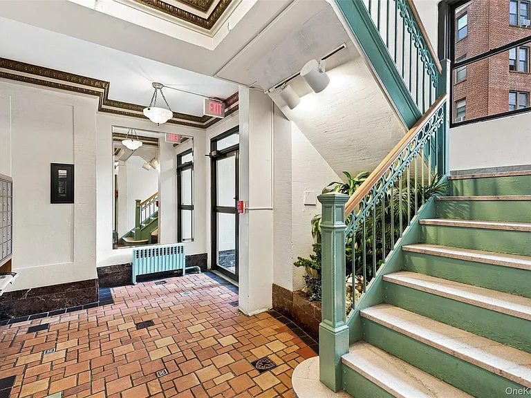 11 Alden Rd #5L — Photo 2
