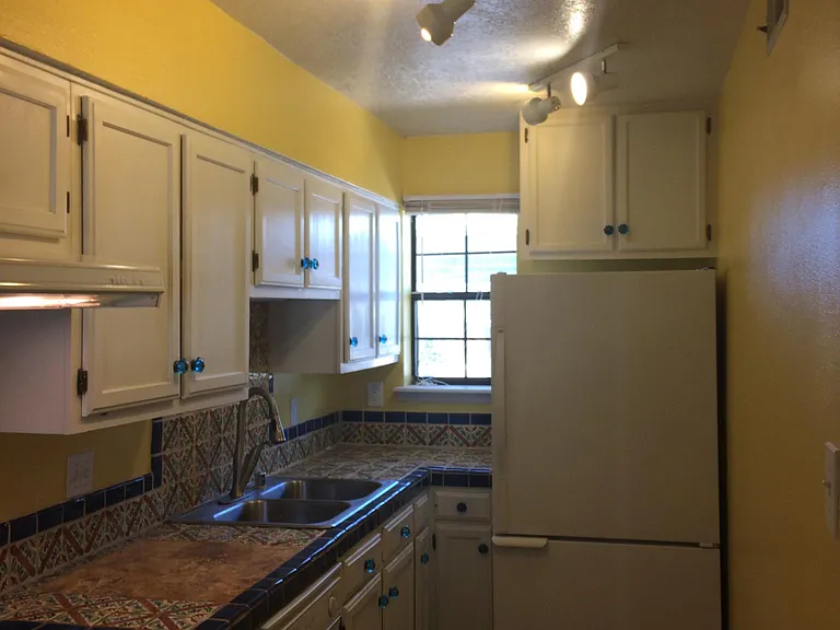 2732 Calle Anna Jean #A — Photo 5