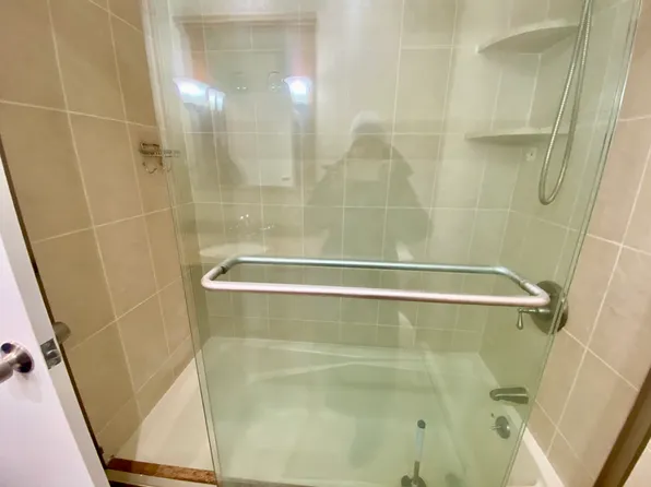 (undisclosed Address), Whitestone, NY 11357