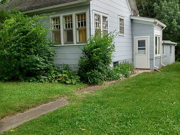 325 Race St, Piper City, IL 60959