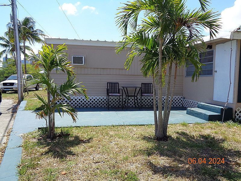 1st image of 1001 NE 62nd Ct
