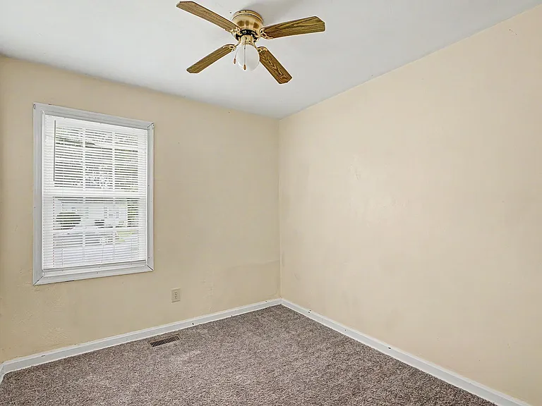 626 Sedgefield Dr — Photo 9