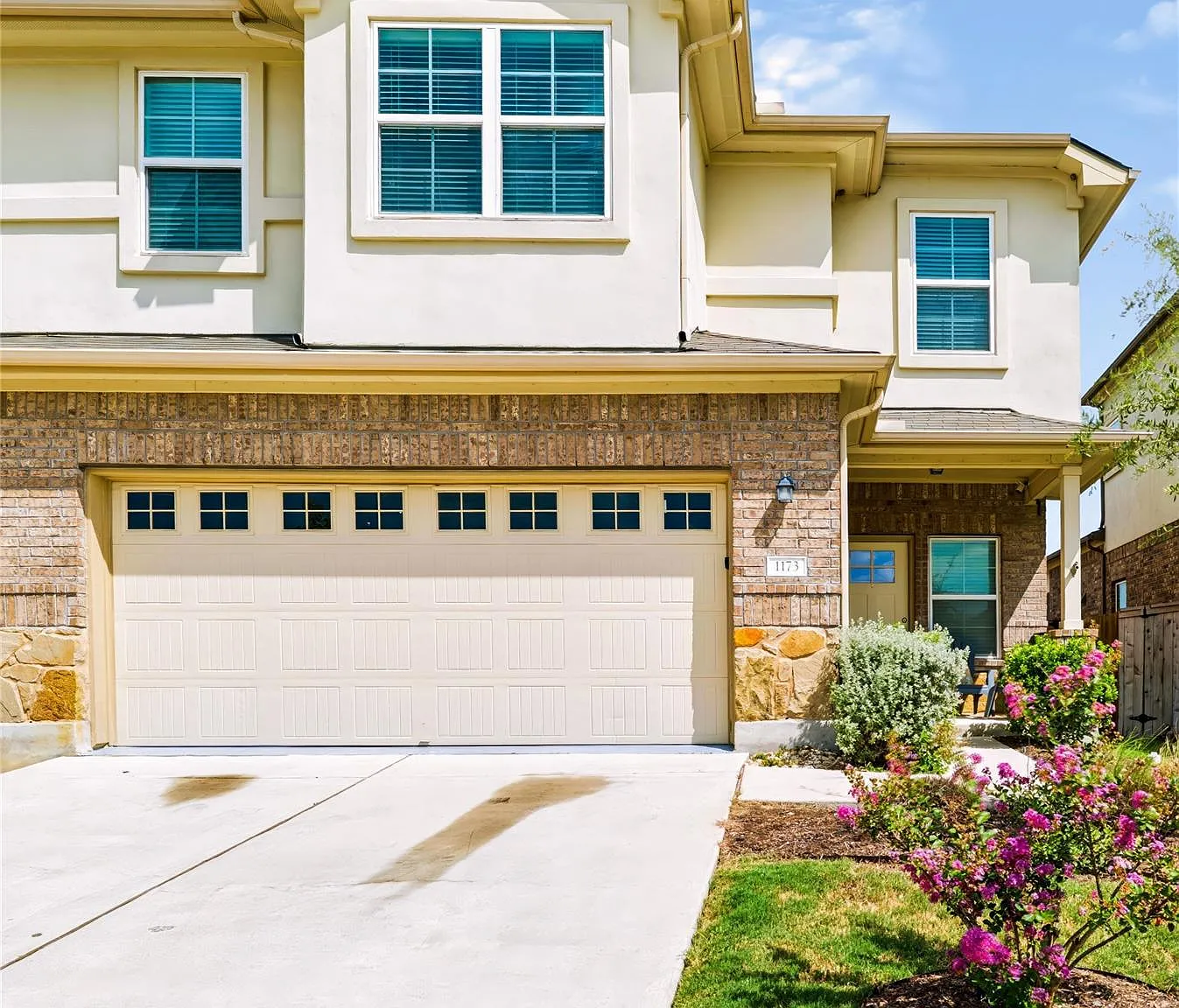 3 bed, 2.5 bath, 2034 sqft, $2,150 — Photo 1