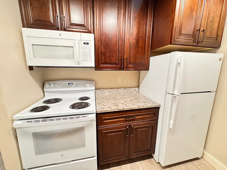 4404 S 27th St #8 — Photo 3