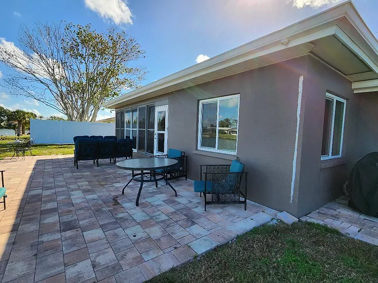 549 La Gorce Dr — Photo 8