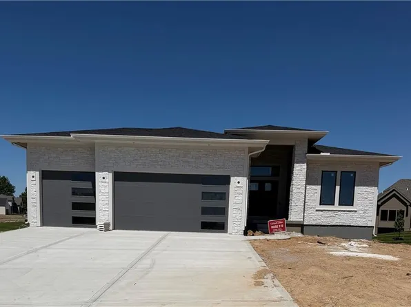 6010 Apache Dr, Shawnee, KS 66226