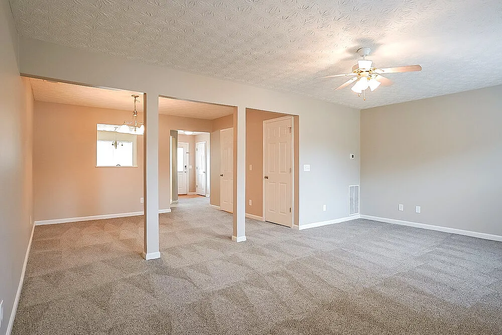 3 bed, 2.5 bath, 1636 sqft, $2,600 — Photo 4