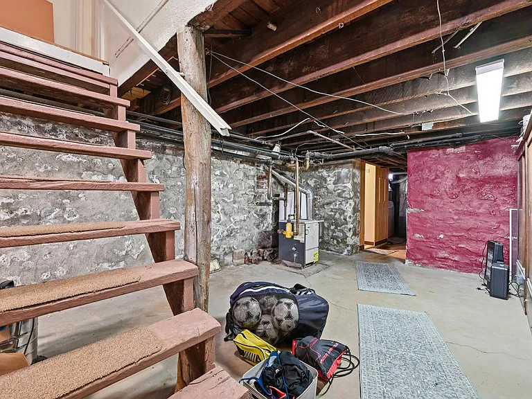 111 Pearl St — Photo 37