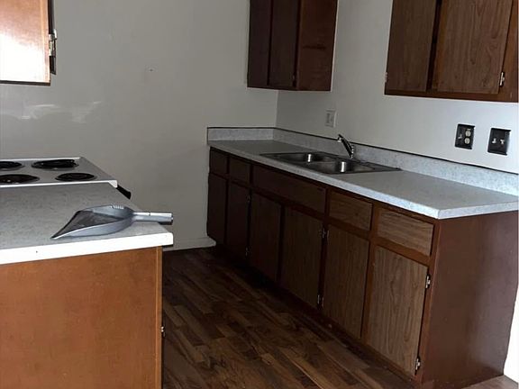 4th image of 35920 Main St