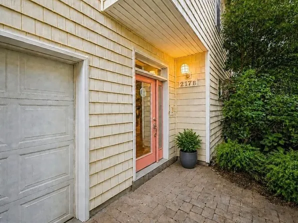217 64th St #B, Virginia Beach, VA 23451