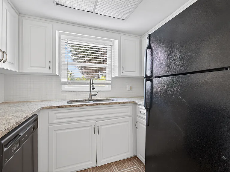 535 12th Ave NE #3 — Photo 7